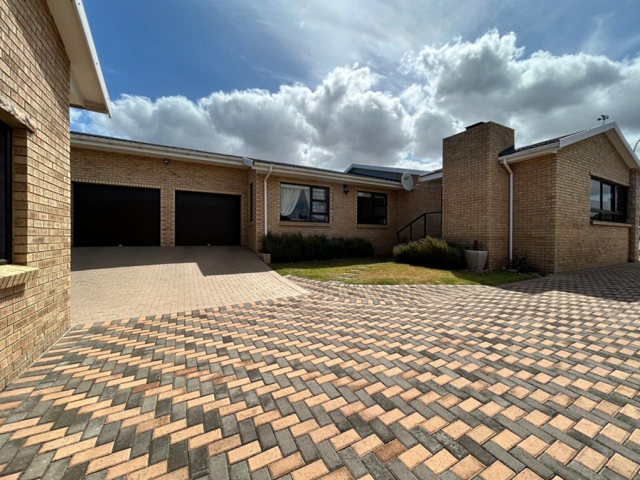 4 Bedroom Property for Sale in Wavecrest Eastern Cape